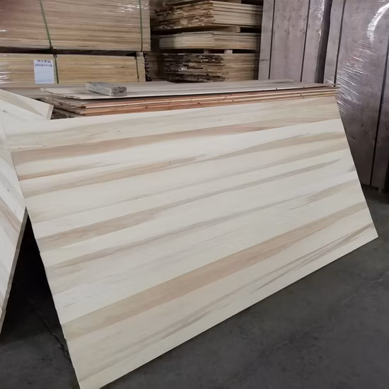 Un grand nombre de vente en gros de bois massif personnalisé en peuplier, grands panneaux de patchwork, meubles, tiroirs, panneaux carbonisés, panneaux de peuplier blanchis, skis